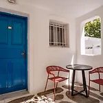 Konukevi Adelfia 4*