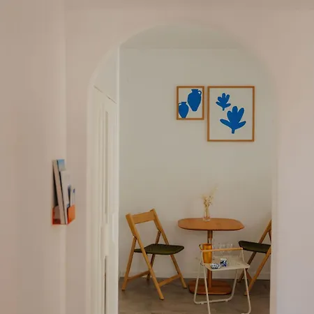 Adelfia * Parikia (Paros)