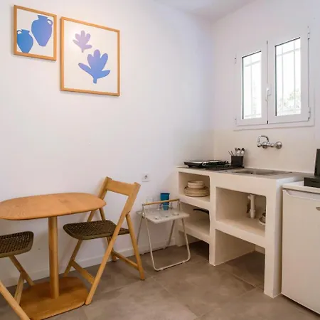 Adelfia Apartment *