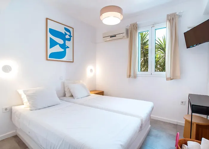 Adelfia Parikia (Paros)